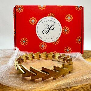 Plunder Design Dixie Bracelet - Chic Arrow Pattern Gold-Tone Metal Adjustable Fi